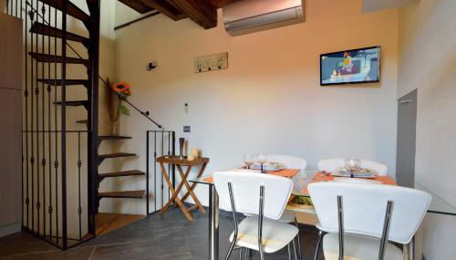 casa con mini piscina, giardino e area giochi per bambini - Foto 5