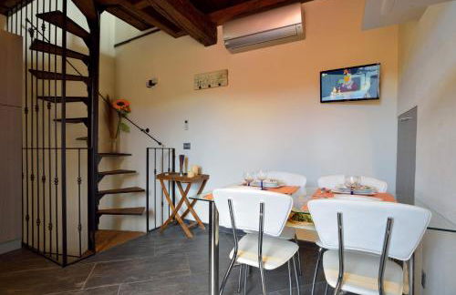 casa con mini piscina, giardino e area giochi per bambini - Foto 5