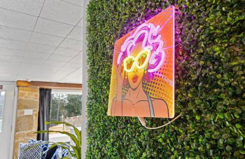 Comfort, Fun, & Charming - 5BR Oasis with Pool - Foto 36