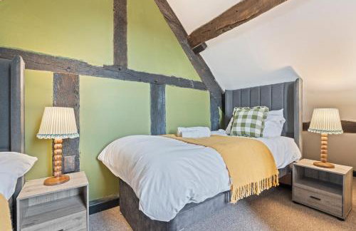 #111 New Farm with hot tub and Sauna - Sleeps 18 - Near Elmore Park - " Perfect for Contractors and Families - Parking space for 10 cars" - Foto 21