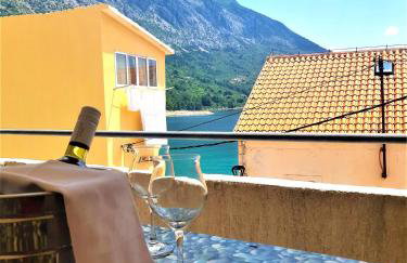 Apartments Turan Centrally Located with Free Parking - Photo 17