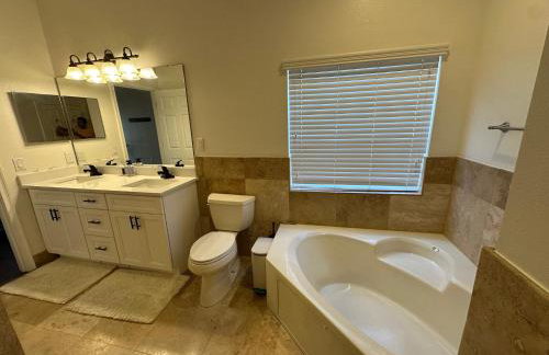 An Incredible Vacation Home with Saltwater Pool! - Foto 5