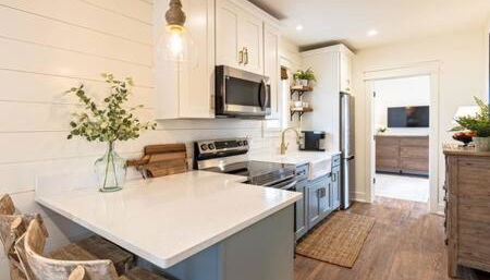 Downtown Luxury Farmhouse Apartment #4 - Photo 2