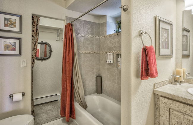 2brdowntown Occmountain Views & Grill - Photo 21