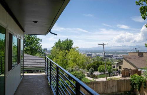 Relaxed Hillside Retreat with Hot Tub and Skyline Views - Foto 37