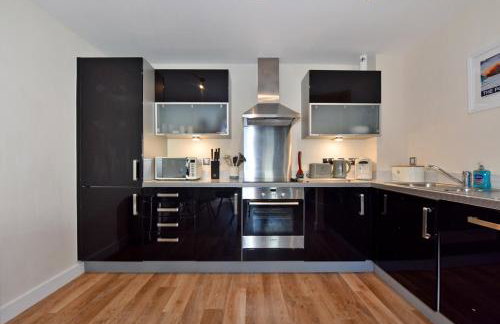 The Vizion serviced apartments from Pincott Properties - free parking, private balcony, and WiFi - Photo 70