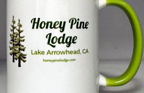 Cozy 3BR Dog-Friendly Cabin- Level 2 EV Chgr - Photo 3