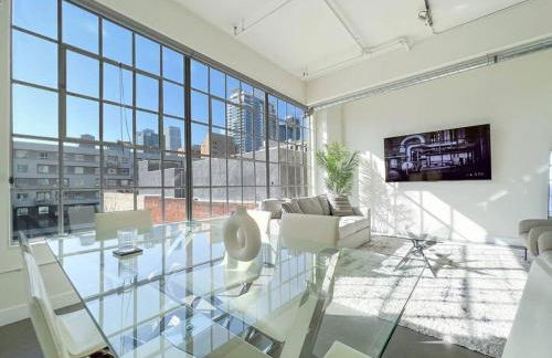 Modern Loft in DTLA - Rooftop Pool & Free Parking! - Foto 1