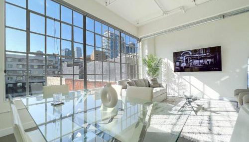 Modern Loft in DTLA - Rooftop Pool & Free Parking! - Foto 1