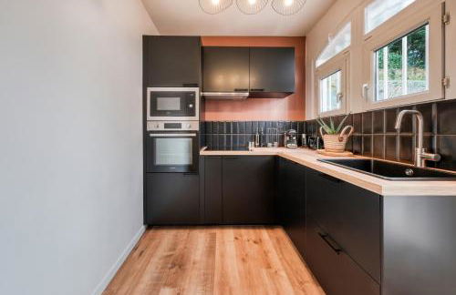 Superbe 2 pièces avec Jacuzzi privatif face Gare Proche Cathédrale - Foto 4