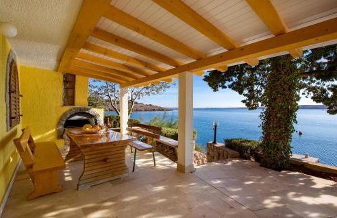 Beautiful Apartment In Lukovo Sugarje - Photo 8