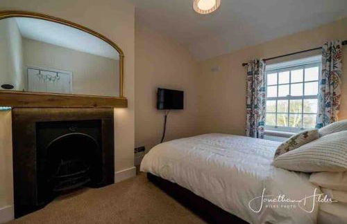 Stay in our beautiful 1850’s Coastguards Cottage. - Photo 25