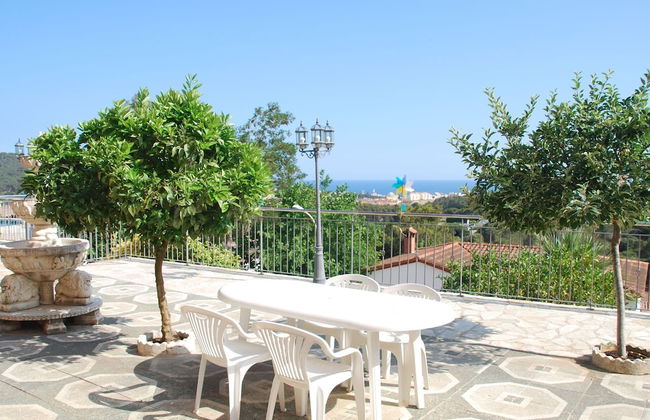 Beautiful Villa in Blanes With Private Swimming Pool - Photo 7