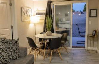 Sunny Guest Suite with large backyard - Pets Welcome - Foto 8