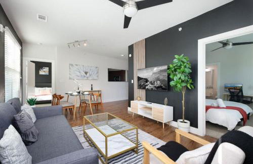 Comfy 2BR-Southtown Near Rvrwalk, Dome & Conv - Photo 9