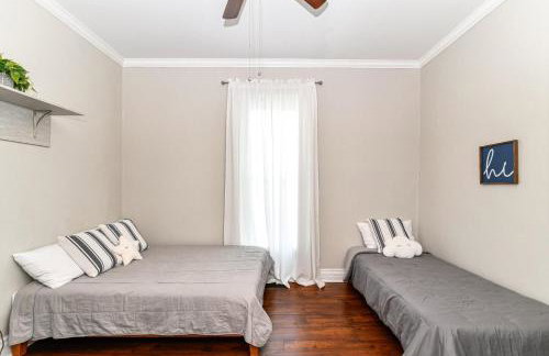 Cheerful 2-Bedroom Cottage in Downtown Noblesville - Foto 4