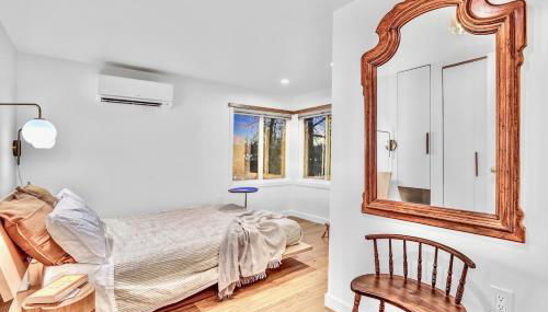 Peaceful Ranch Overlooking Mustangs with Full Kitchen & Fireplace - Foto 5