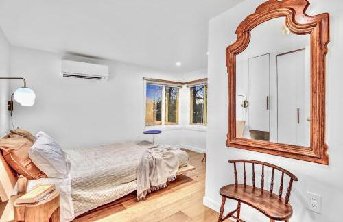 Peaceful Ranch Overlooking Mustangs with Full Kitchen & Fireplace - Foto 5