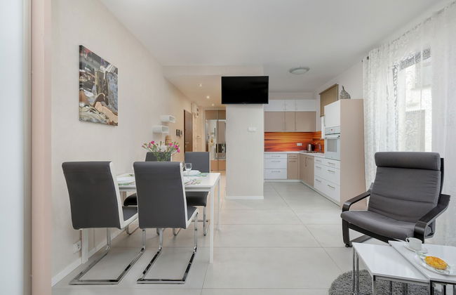 Apartment Miamar for 6 by Renters - Photo 9