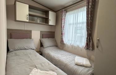 Delightful 2 bedroom Caravan, Pencnwc, New Quay - Photo 15