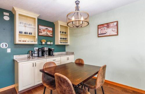 Relaxing 2Bedroom Townhome w/Playroom & Great View - Foto 23