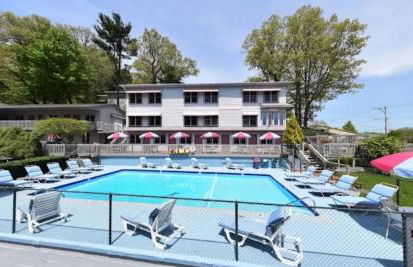 Couples Waterfront Getaway Near Beach And Trails - Foto 14