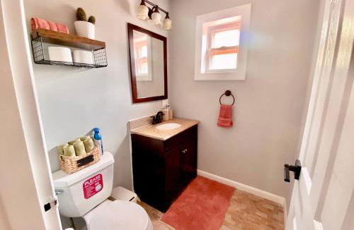 Easy PATH&Bus access- NYC| designer home + Deck. - Photo 9