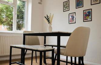 Stylish Wembley Home with Hot Tub, Parking & Garden - Foto 19