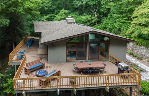 Retro Metro Deck House MCM Gem with Hot Tub & Spectacular Views! - Foto 42