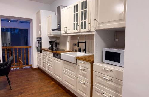 T&K Apartments - 8 Room Detached house - 6 min to Messe DUS - Private Parking - Foto 5