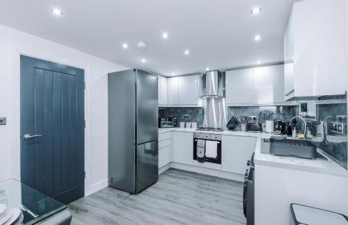 3BR Elegant House in Leeds Sleeps 6 Parking - Foto 47