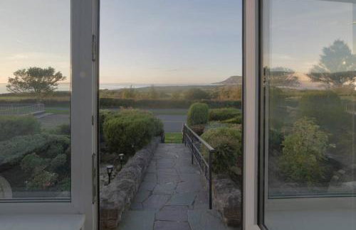 Gorwel is an Art Deco 1930s villa with sea views - Foto 15