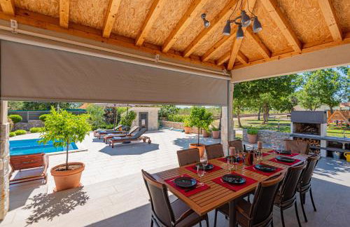 Villa Romansa Miljevci near Krka National Park - Photo 8