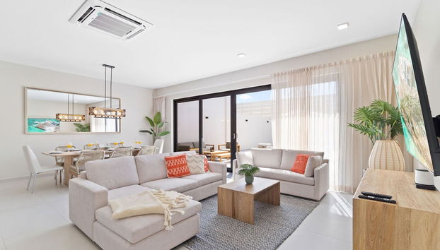 NEW Lux 4BR Villa w Private Pool Walk to Beach - Foto 2, Habitación