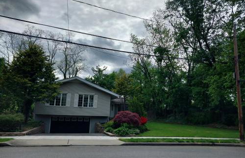 Cozy 4BR 3BA Home- Train to NYC, USOpen, CitiField Mets, MSG, Walk to Harbor & Golf - Photo 42