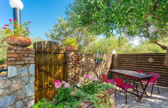 Villa Tzina Large Private Pool Walk to Beach A C Wifi Car Not Required - 1604 - Foto 20