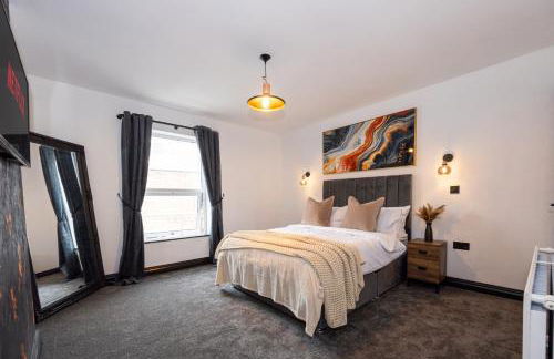 Midnight Manor Cinema Room, Fast WiFi, Ideal for Short & Long Stays - Foto 1