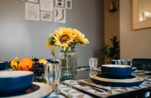 Modern Spacious Home - Parking - Sleeps 6 - minutes from the A1 & the Races - Foto 30