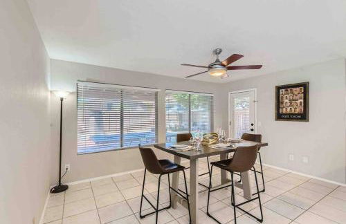 Modern Spacious 3 BR Home Pool and Game - Foto 13