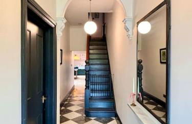 Spacious home in Leeds ideal for gatherings with free parking - Foto 1