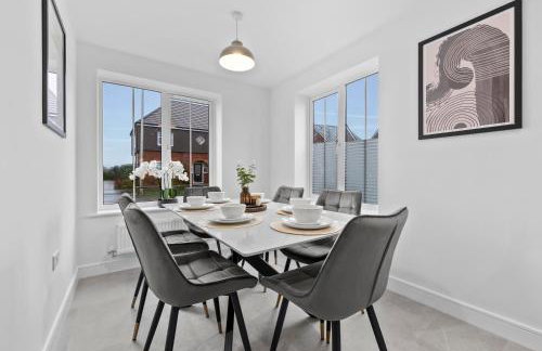 NEW! Spacious 3 BR Detached Home! Hosted by Oakstone stays! Driveway parking, Fast Wifi, A5 with great Midlands transport links - Foto 22