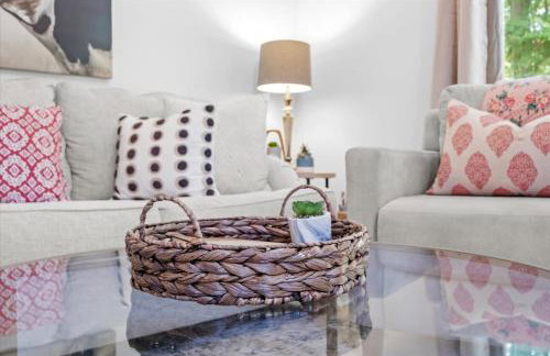 The Heartwood Hideaway-Charming Cabin Getaway-Trails, Creek, and Starry Nights - Foto 44