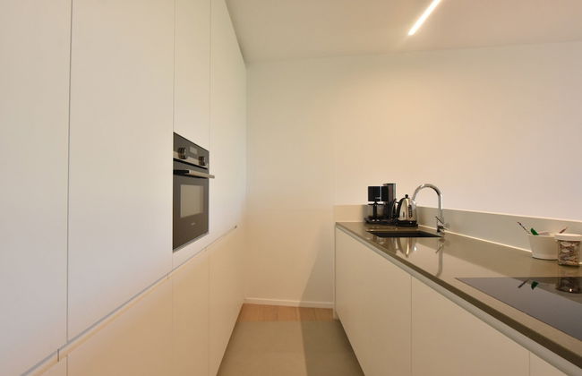 Bright Coastal Family Escape - Photo 11