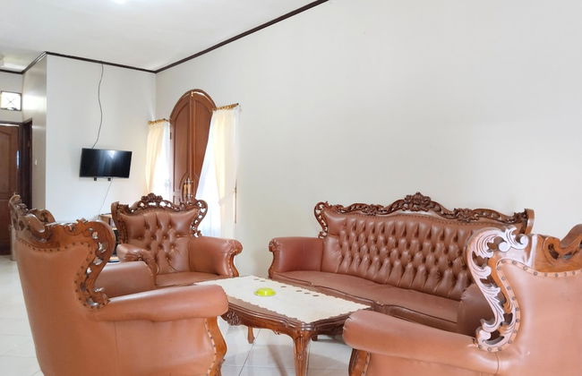 Villa Yustisia Curug 7 Cilember - Foto 30