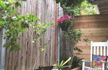 New cozy studio 2 queen beds kitchen walk to water! - Foto 13