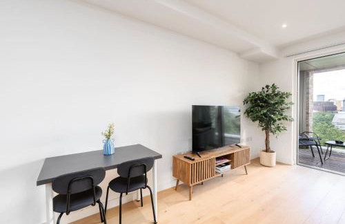 Tranquil 2-Bed Apartment, Balcony, Sleeps 6, 7 Minute Drive to King's Cross St Pancras - By City Peace - Foto 24