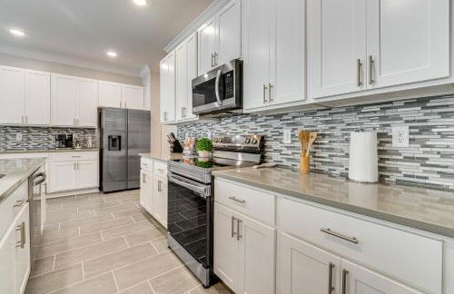 Relax, Play, Swim Luxe Haines City Home with Lanai! - Foto 11