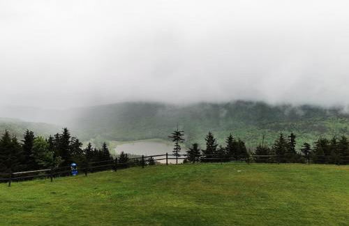 Enjoy the Long Range View, Ski in n out Top of the Mountain condo - Foto 19