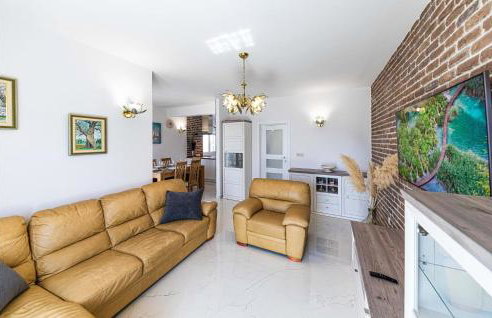 Relaxing Holiday Home With Pool, Fitness Area, and Entertainment Facilities - Photo 39