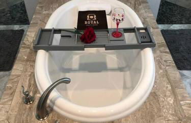 Luxury Waterfront Home With Heated Pool & Hot Tub - Foto 49